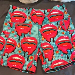 CVG like new! Vibrant Lips Patterned ladies Shorts